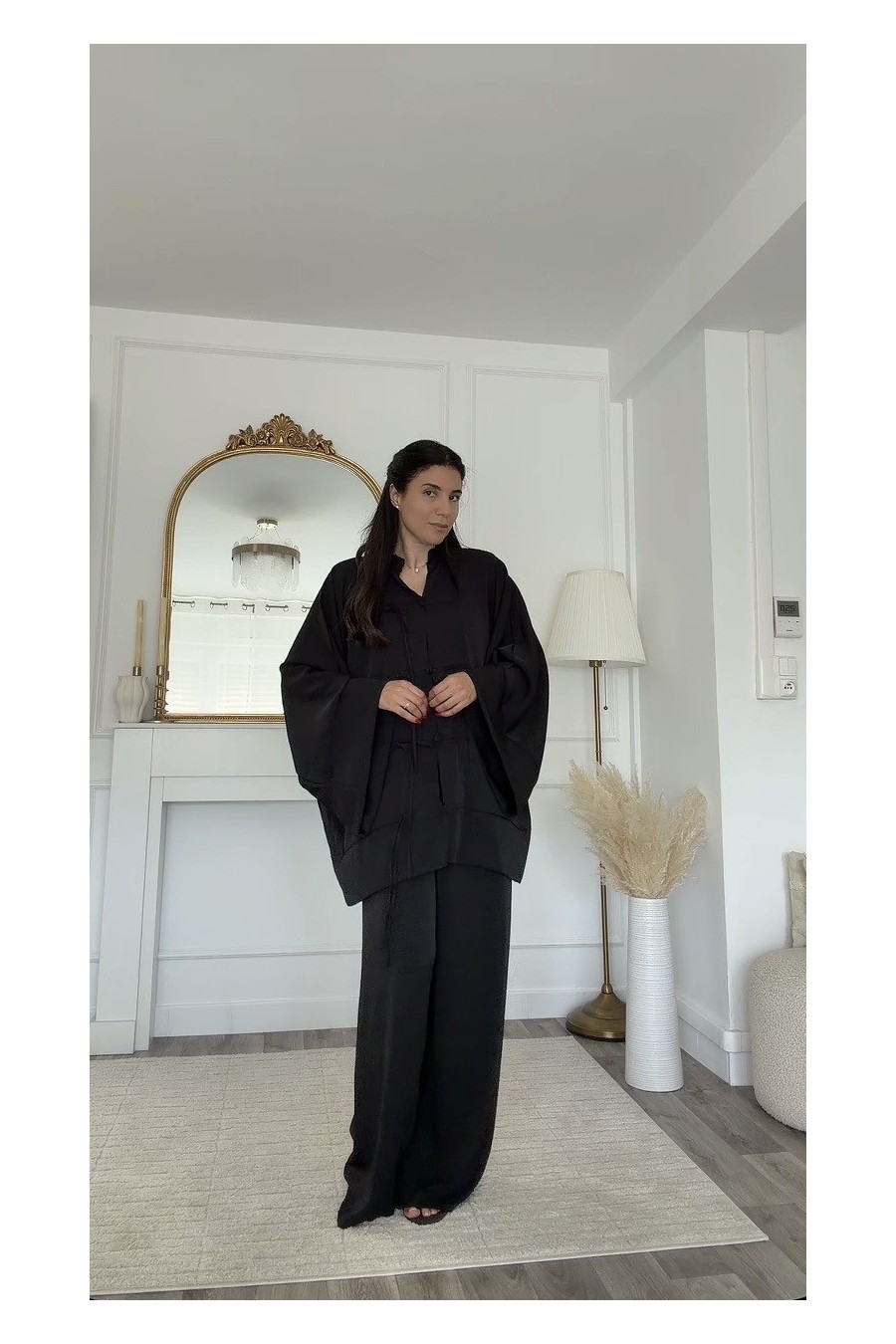 MINIMAL BLACK